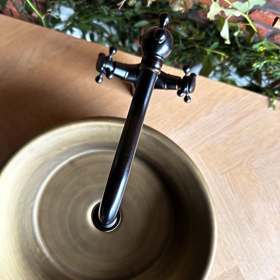 Bezvremenski umivaonik REA Betty