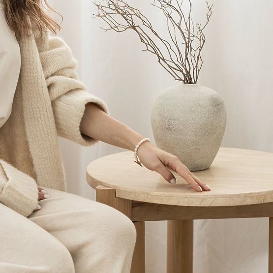 Bočni stolić Medley 50 cm, okrugli, travertin/jasen