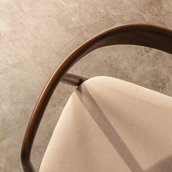 Drvena stolica Ludvika, zaobljena, orah/bež