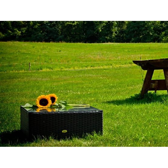 Kvadratni stol od crnog tehnoratana