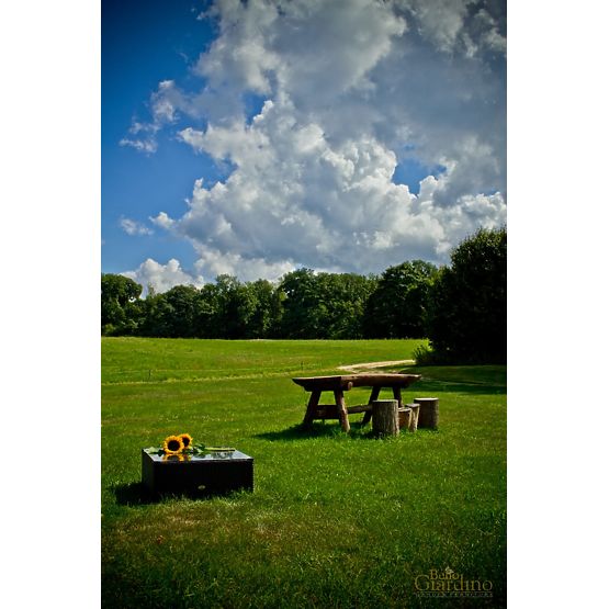 Kvadratni stol od crnog tehnoratana