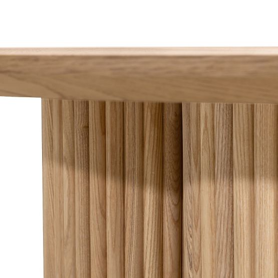 Okrugli konferencijski stolić Vesby 100 cm, prirodni hrast, jasen, lamele