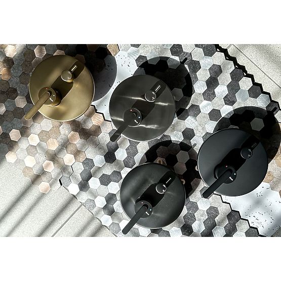 Podžbukni tuš set Rea Ontario Crna + BOX