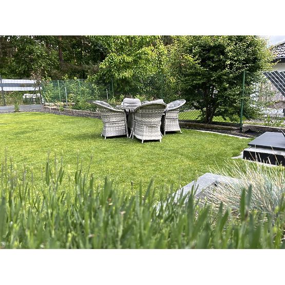 Set stolnog namještaja od tehnoratana (4 stolice + okrugli stol) MODERNO svijetlosiva