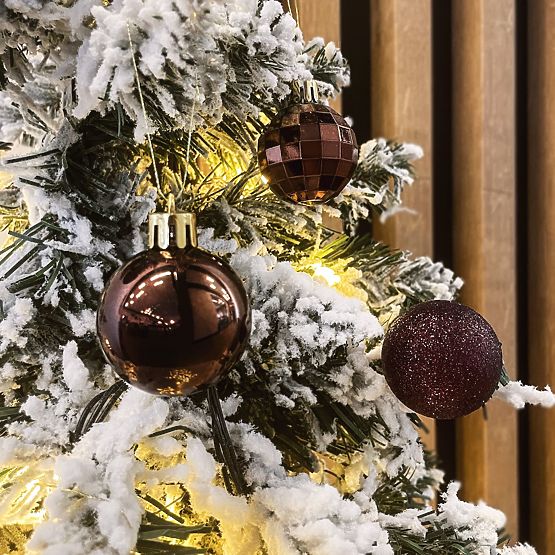 SMEĐE BOŽIĆNE KUGLICE 34 KOM SYSD1688-038