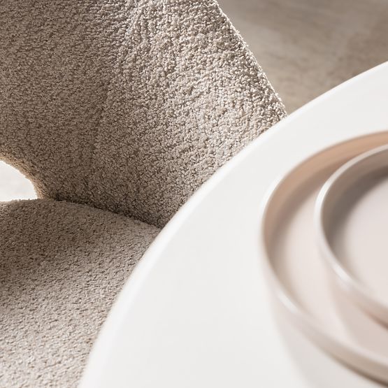 Stolica s otvorom u naslonu Luigi bež/crne noge