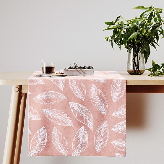 Stolnjak CALM boja puder ružičasta s tiskanim biljnim motivom klasičnog stila 40x140 ameliahome