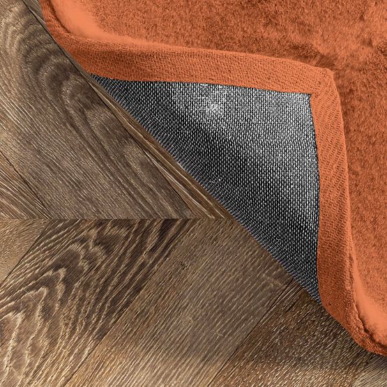 Svilen tepih Rabbit - Ciglast