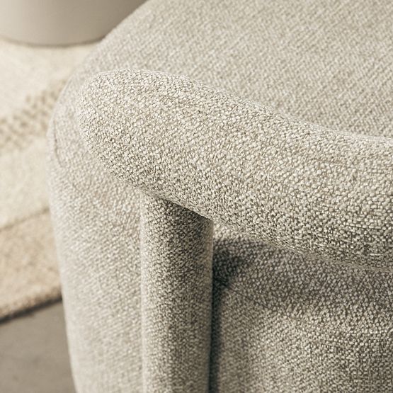 Tapecirana fotelja Glen siva, obli oblici