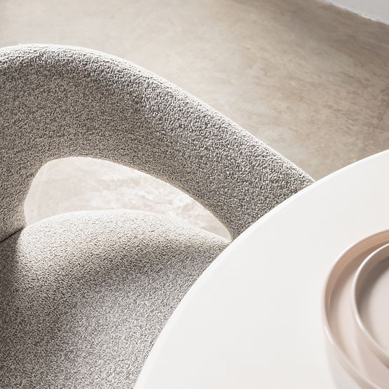 Tapecirana stolica Castelo sivo-bež