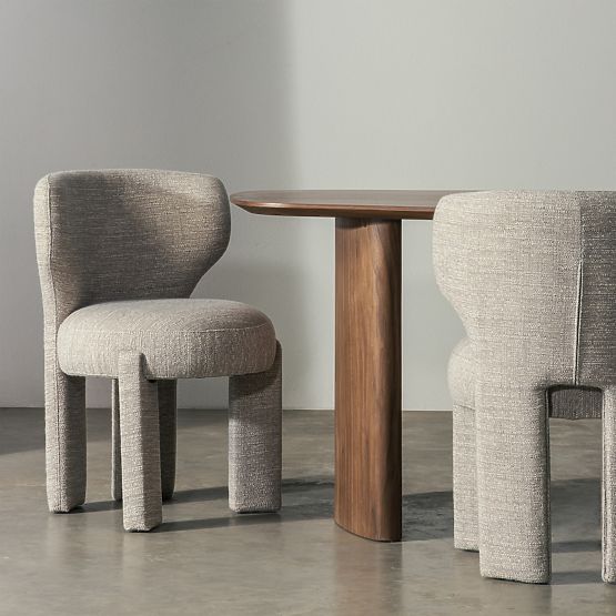 Tapecirana stolica Elaine bež, zaobljen oblik