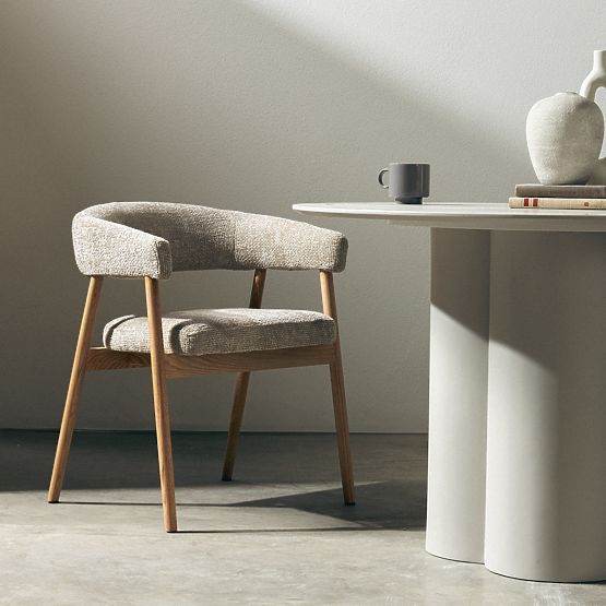 Tapecirana stolica Giovani, bež/hrastovo drvo, zaobljena