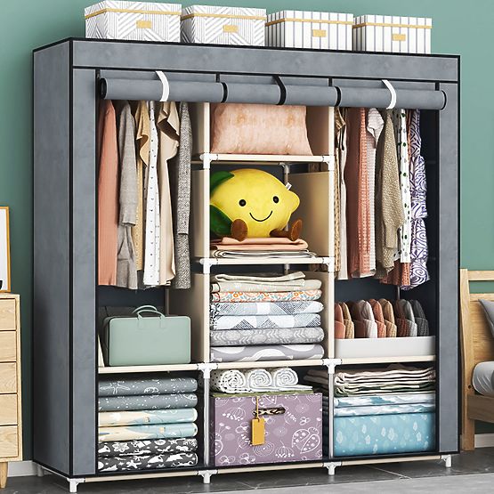 Veliki tekstilni ormar s policama za odjeću i obuću