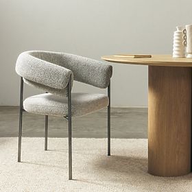 Tapecirana stolica Portia siva, lectus