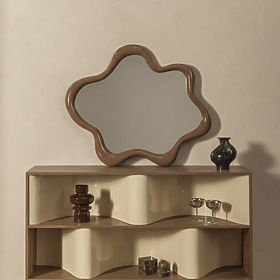 Viseće ogledalo Izzi, nepravilno, svijetlosmeđe/mocha, sjajno